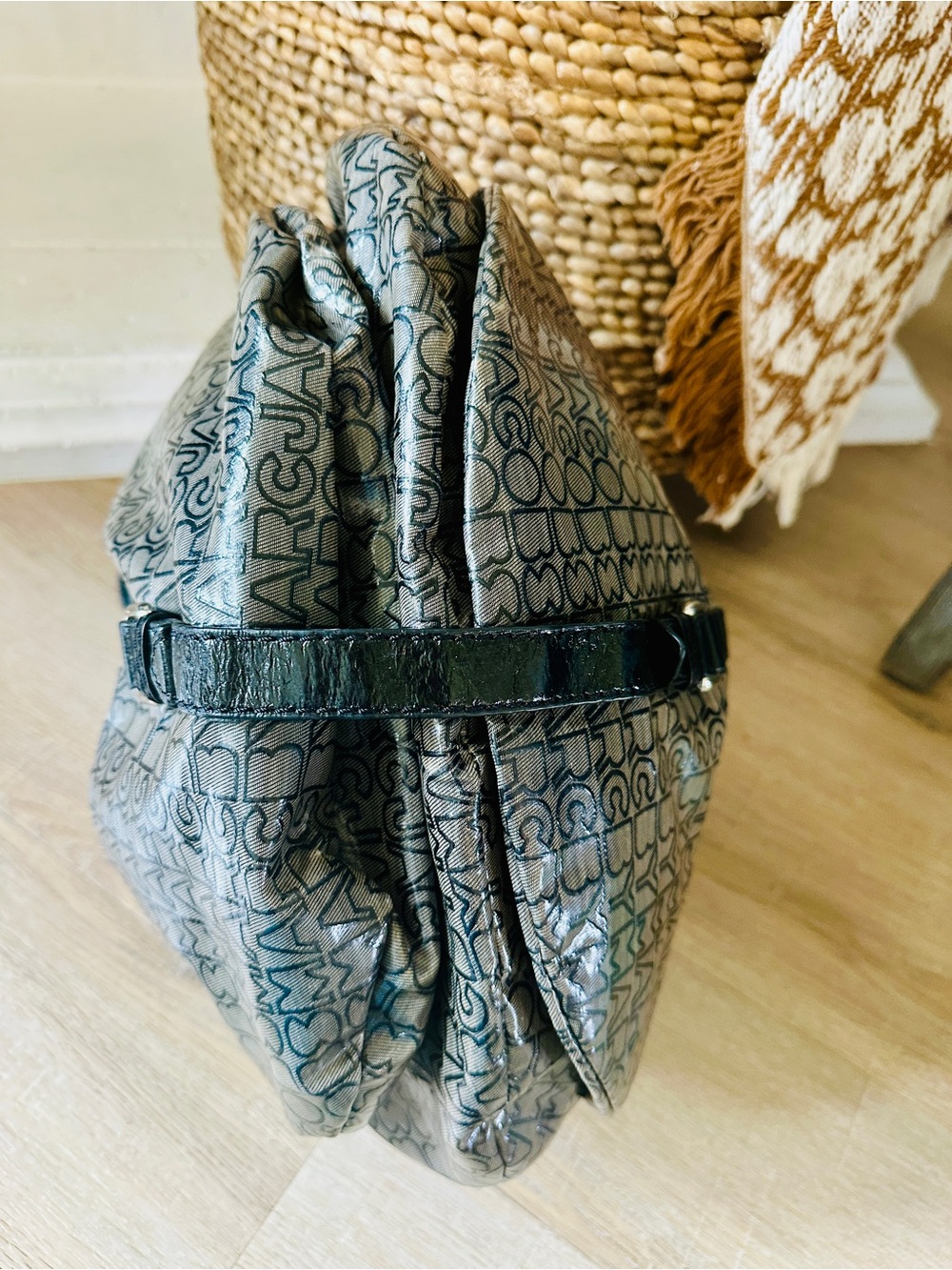 Marc by Marc Jacobs Black & Gray Monogram Vinyl Jelly Lil Riz Hobo Shoulder Bag - Picture 4 of 10